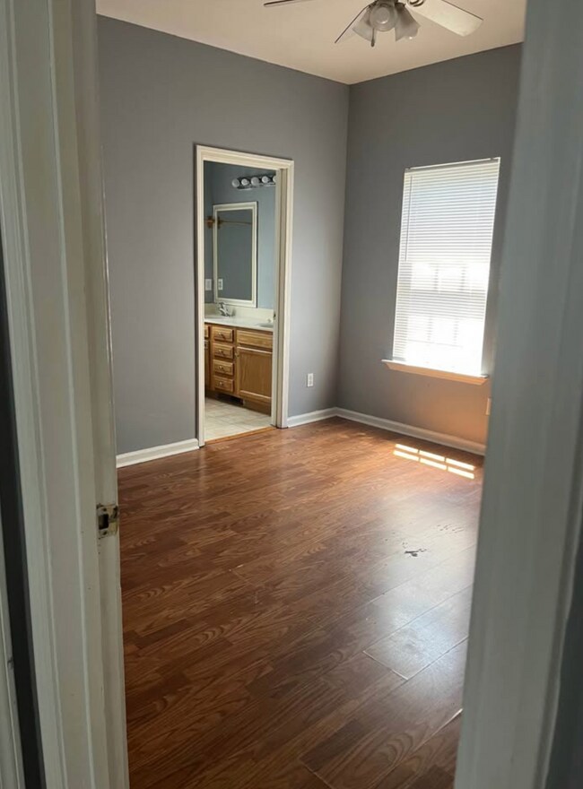 Building Photo - 1014 Hanover St