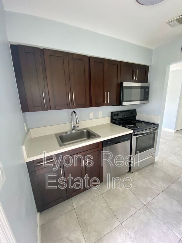 Building Photo - 4200 Pine Drop Ln