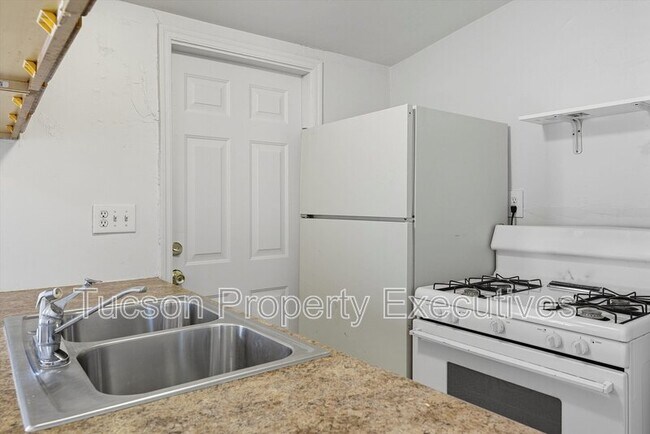 Foto del edificio - 1662 N Beverly Ave