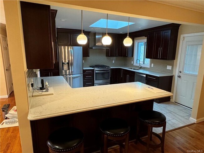 Foto del edificio - 129 Laurel Rd