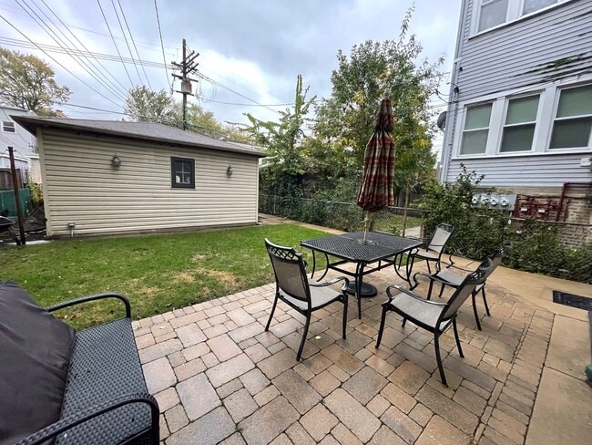 Foto del edificio - 2217 W Giddings St