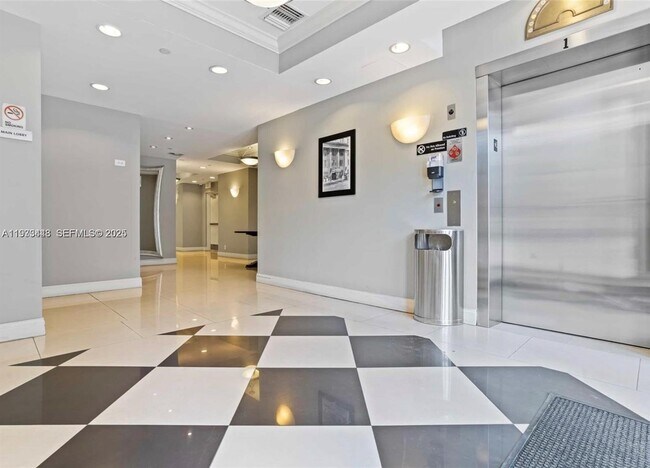 Foto del edificio - 111 E Flagler St