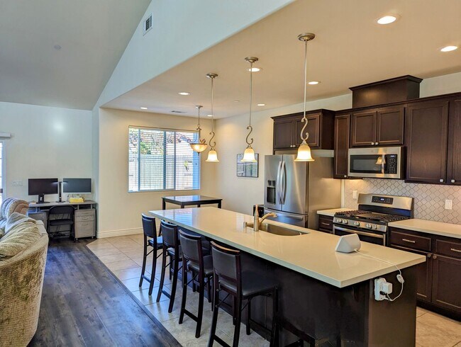 Foto del edificio - Just reduced! Beautiful home in templeton