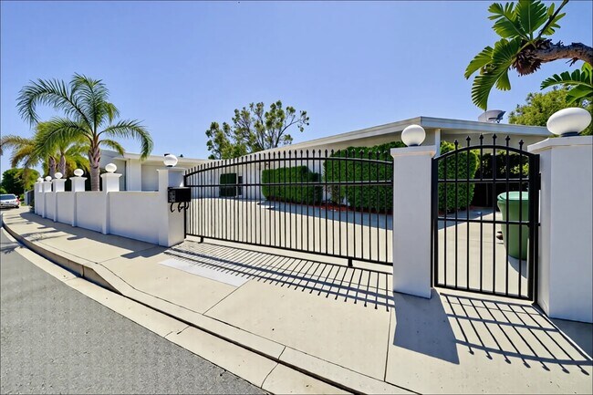 Foto del edificio - 1641 Tower Grove Dr