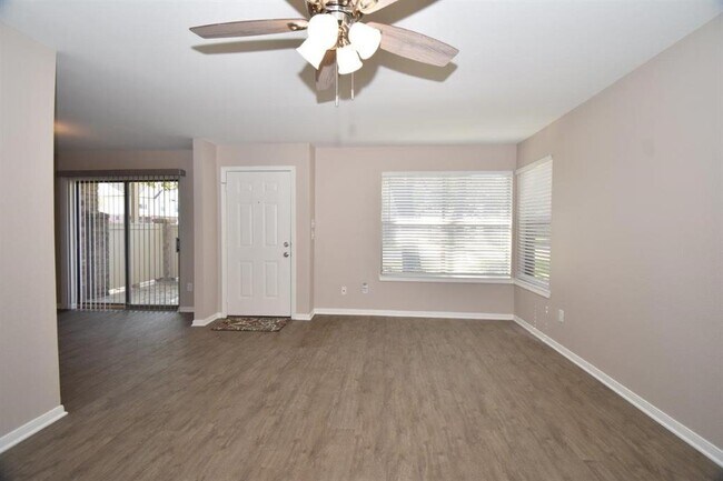 Foto del edificio - 2711 Grants Lake Blvd