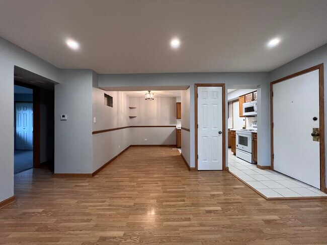 Building Photo - 7109 Laverne Ln