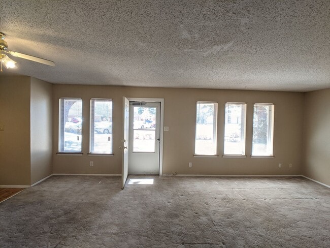 Foto del edificio - Two Bedroom in Colonial Park