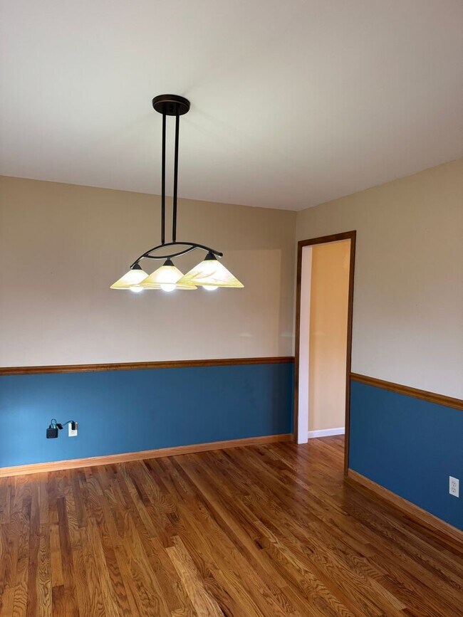 Building Photo - Single Family Home - Available For Rent!