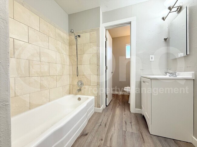 Foto del edificio - 2210 W Devonshire Ave