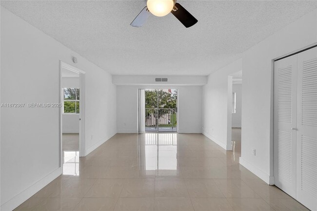 Foto del edificio - 8260 SW 210th St