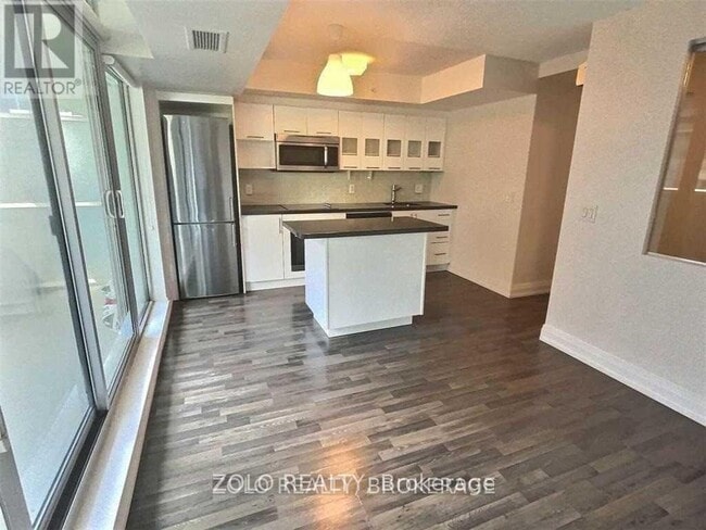 Building Photo - 555 Wilson Ave