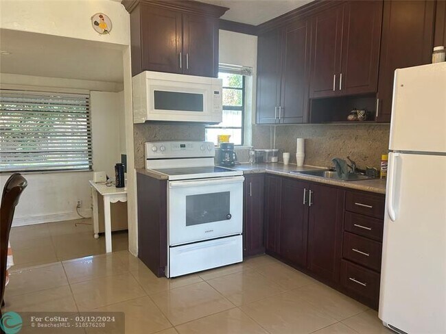 Foto del edificio - 6713 Raleigh St