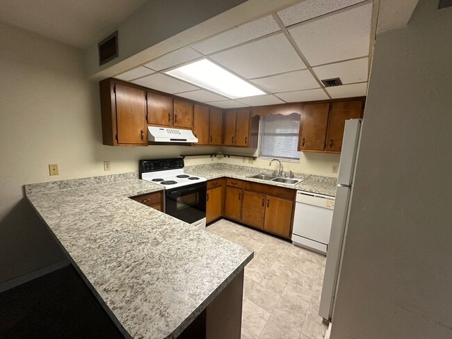 Foto del edificio - 2 story townhome off E Park!