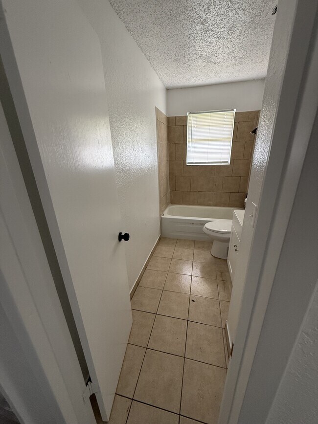Foto del edificio - 1224 Lauren Ln