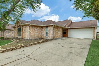 Building Photo - 517 Rosewood Ln