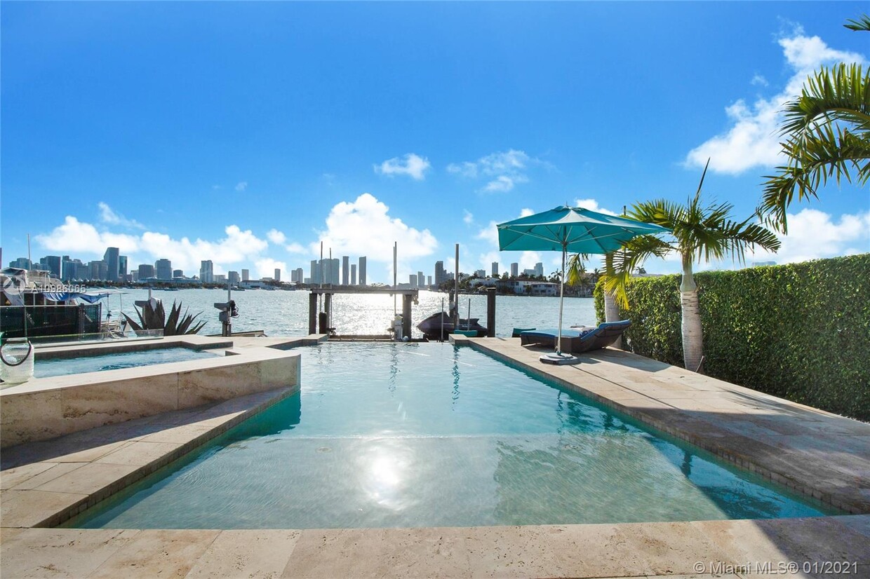 Foto principal - 114 W San Marino Dr