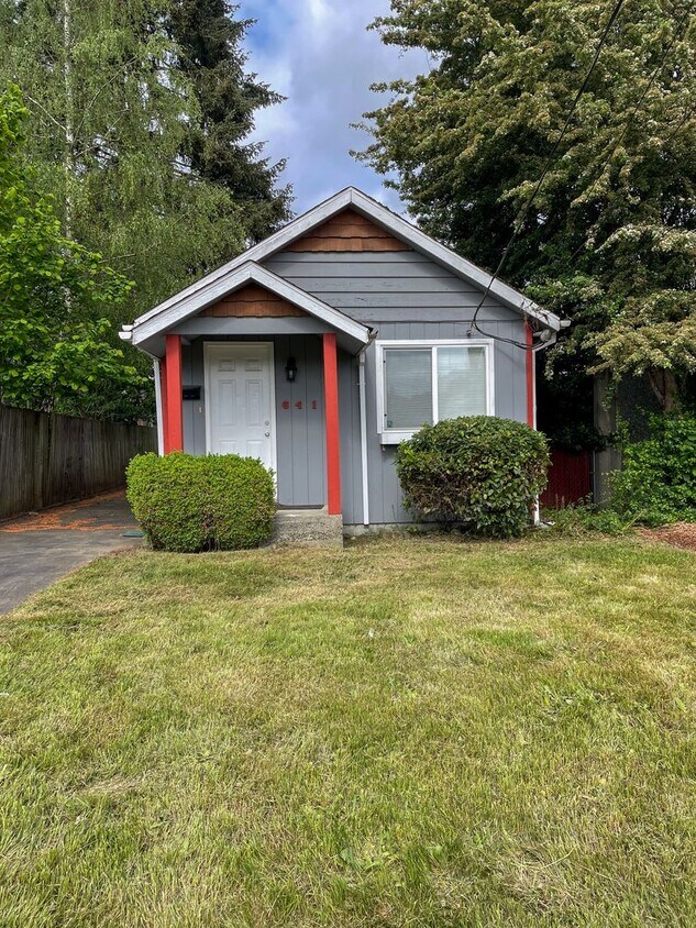 Primary Photo - Charming 500 Sq Ft Home with New Upgrades ...
