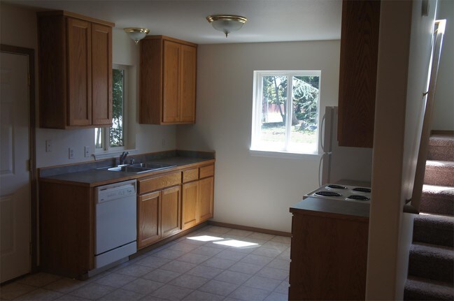 Building Photo - 732 NW Paragon Pl