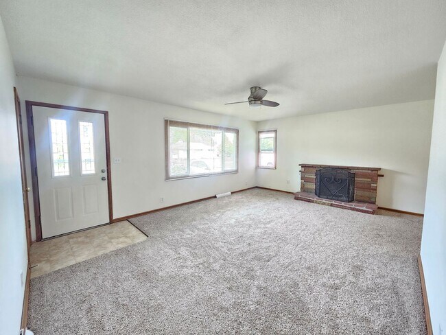 Foto del edificio - $2,500 - 4 Bed / 2 Bath Beautiful Home in ...