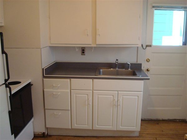 Foto del edificio - 4 br, 2 bath House - 524 Elm St 524 Elm