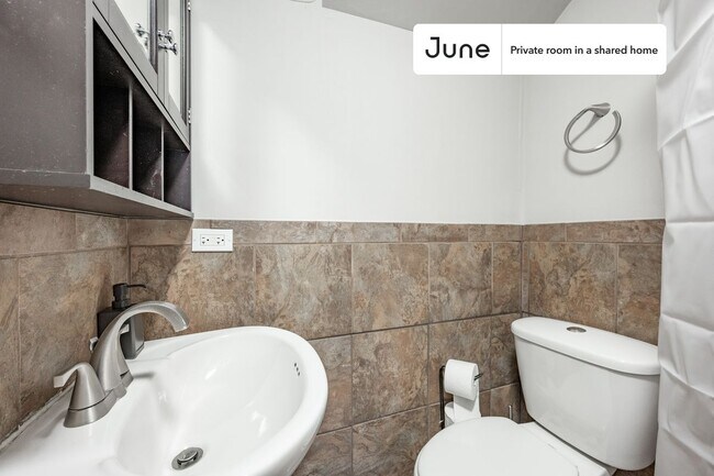 Foto del edificio - Room in Shared 3 bed/2 bath home