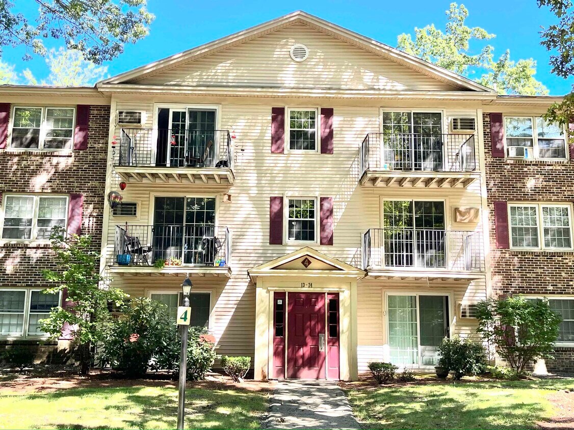 4 Autumn Leaf Dr Unit 19, Nashua, NH 03060 Condo for Rent in Nashua