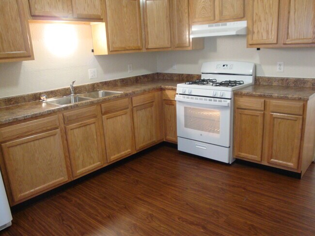 Kitchen - 543 San Pablo St SE