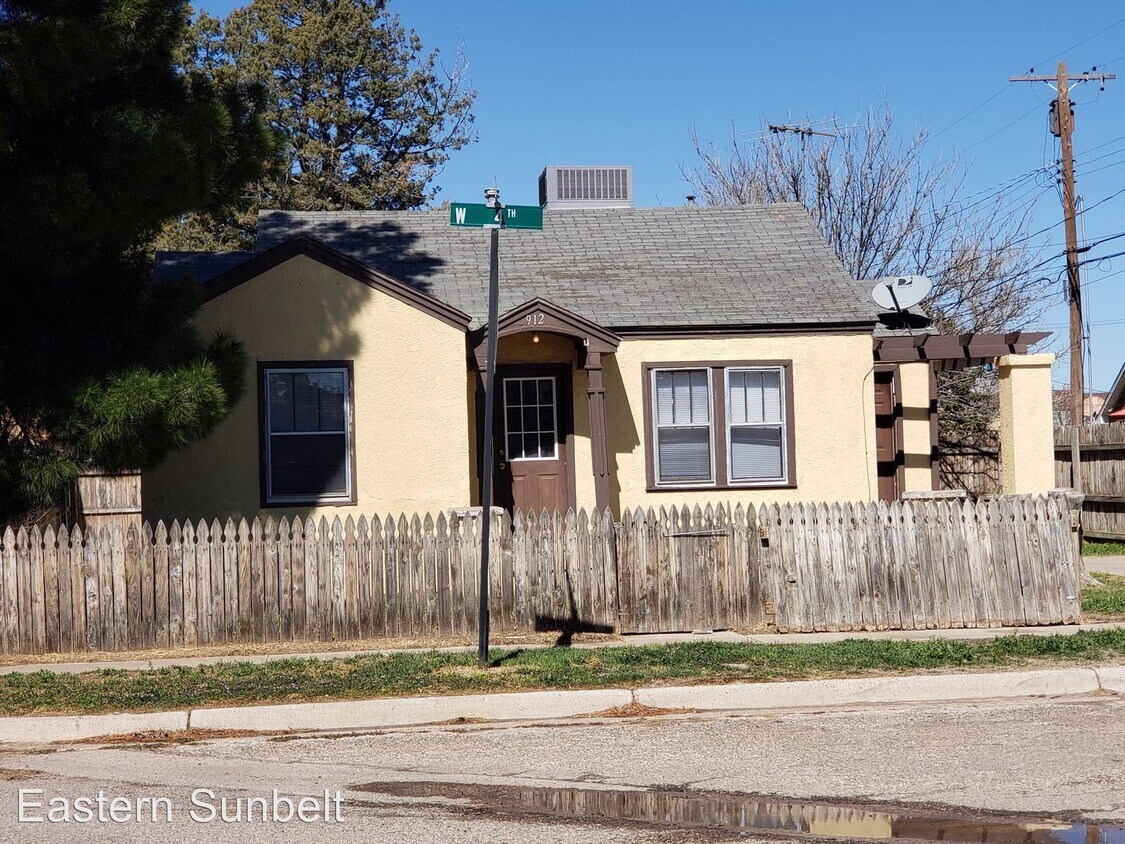 2 br, 1 bath House 912 West 4th Street House for Rent in Portales
