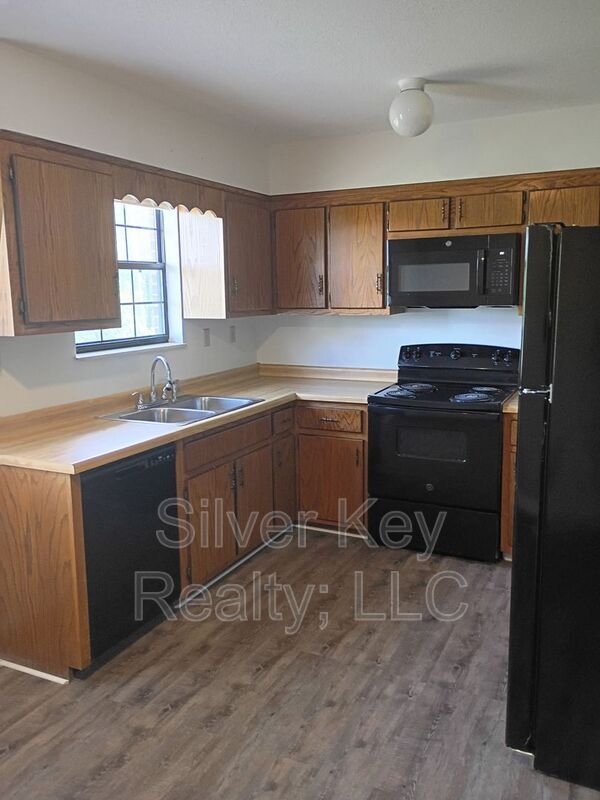 Foto del edificio - 823 Englewood Rd