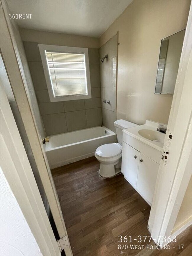 Foto del edificio - 820 W Point Rd