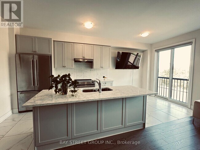 Building Photo - 32 Hercules Clb Dr