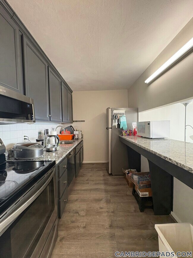 Building Photo - 1643 Cambridge St