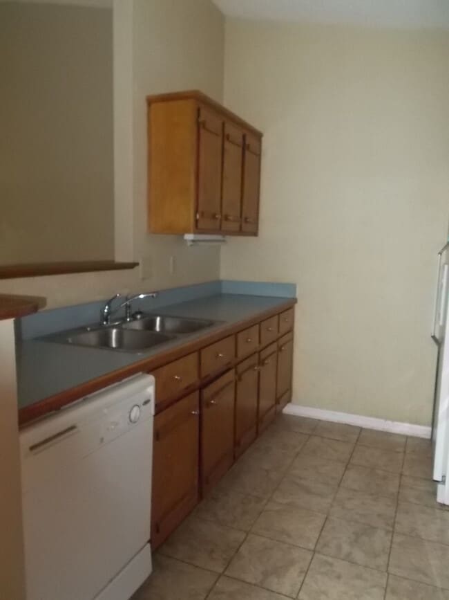 Building Photo - 1617 Jamestown Ct