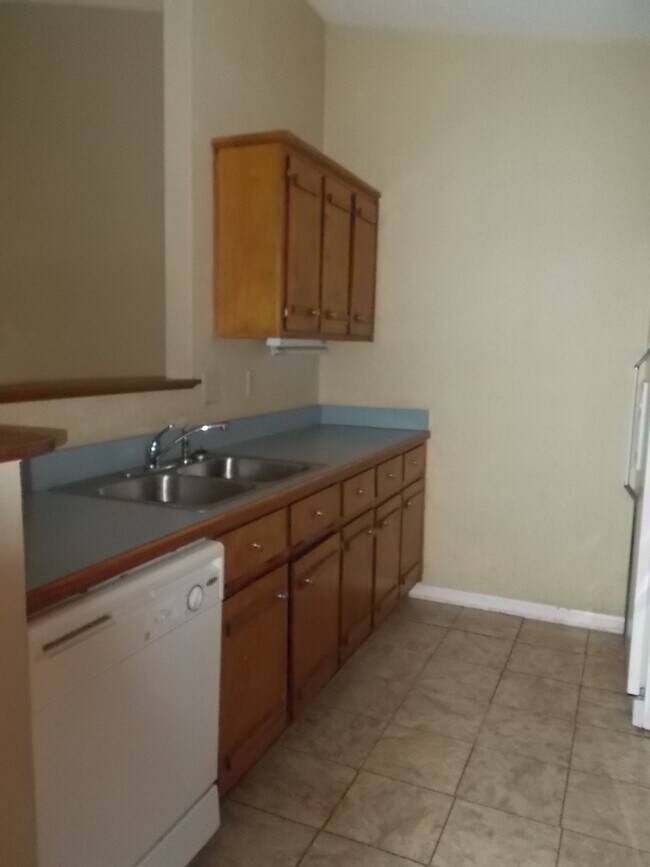 Foto del edificio - 1617 Jamestown Ct