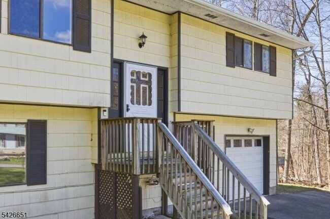 Foto del edificio - 15 Karen Rd