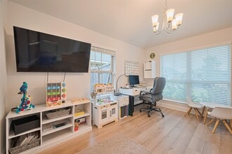 Building Photo - 2712 Golden Palms Ln