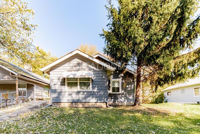 Foto principal - 1330 W 25th St