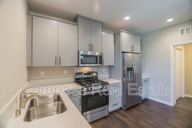 Photo - 20 Esfahan Dr Townhome