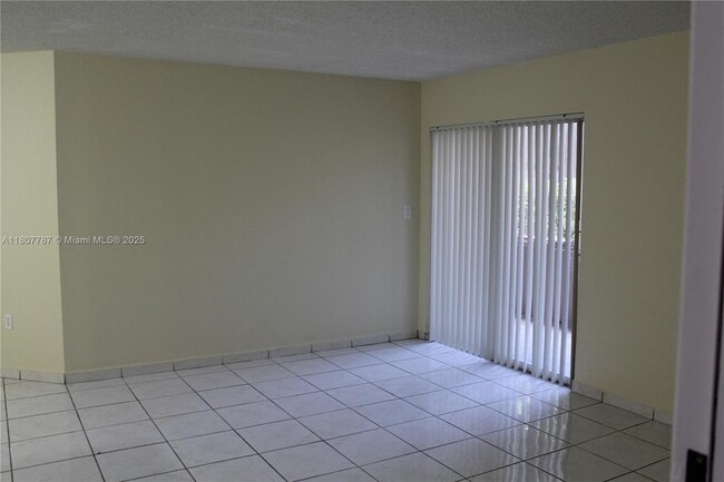 Foto del edificio - 4680 NW 102nd Ave