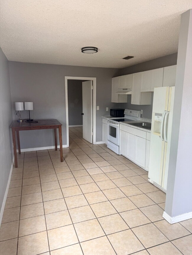 Building Photo - 3BR/2BA Bradenton rental · Available now