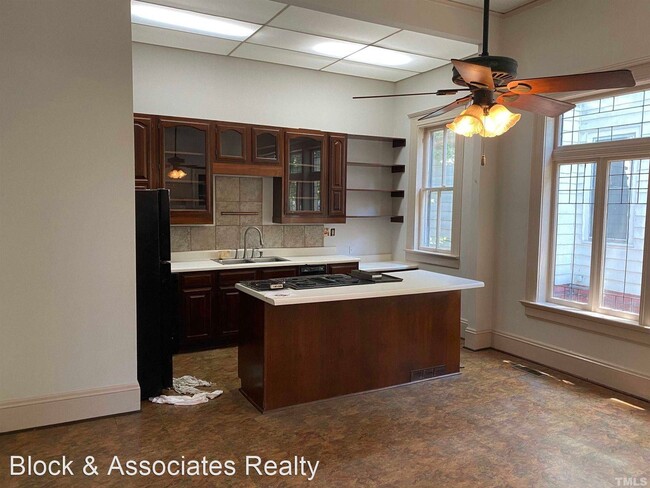 Building Photo - 2 br, 2 bath House - 209 E Peace Street