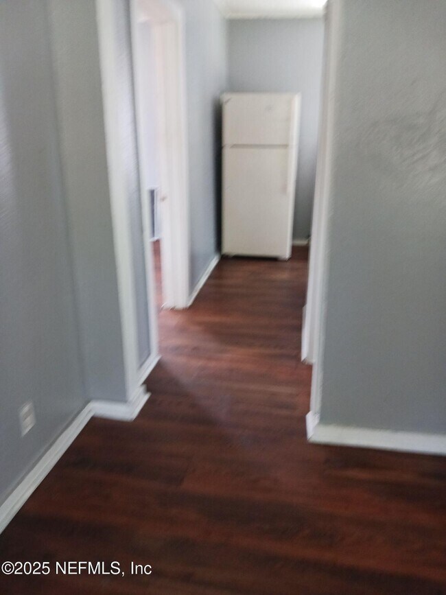 Foto del edificio - 1243 W 25th St