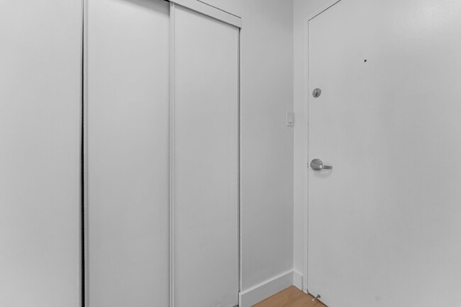 Building Photo - 145 York St