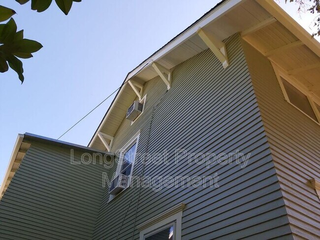 Building Photo - 728 SW 3rd St