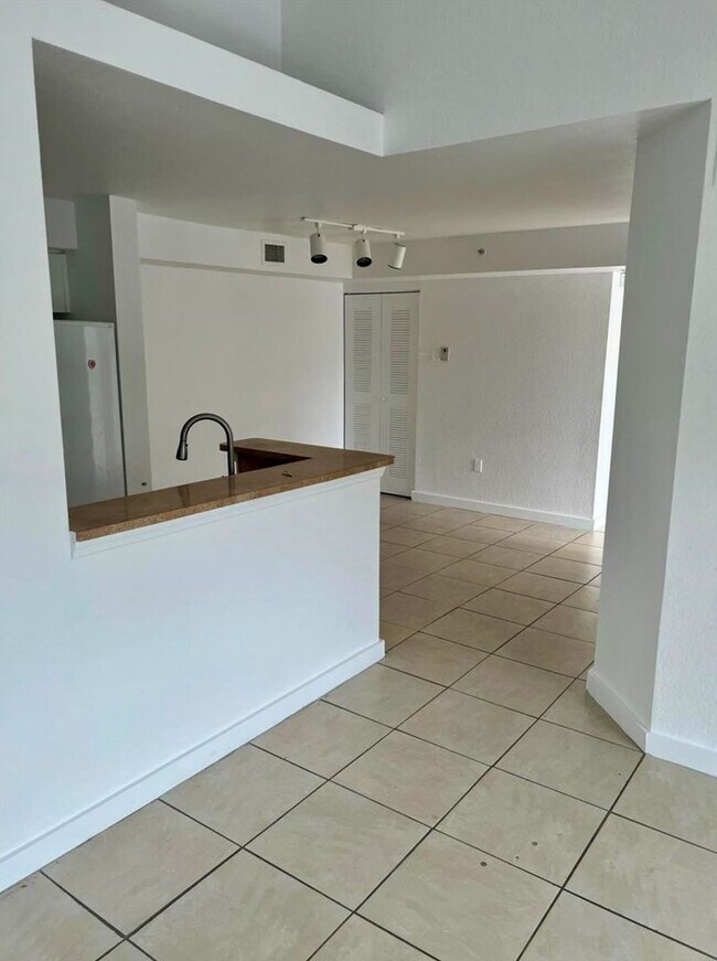 Foto del edificio - Beautiful 3-bedroom, 2-bath condo in Vista Trace