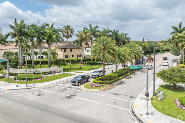 372-383 NE 26th Ter - Entrance - Caribbean Isles Villas