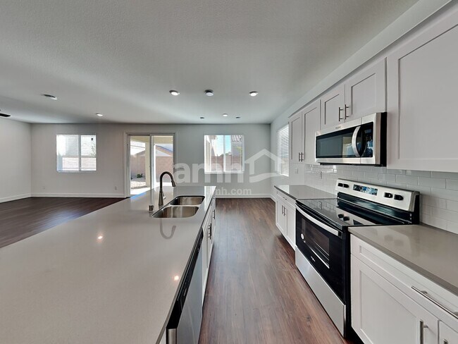 Foto del edificio - 4812 Blushing Star St