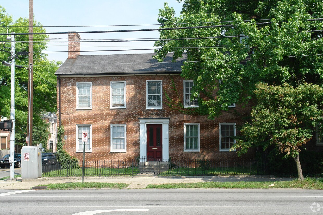 Primary Photo - 301 N Broadway