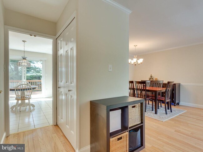 Building Photo - 2876 Sutton Oaks Ln