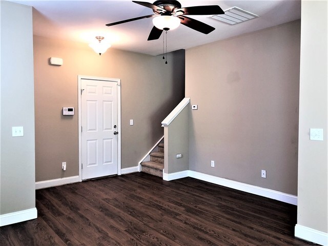 Foto del edificio - 8824 Shadowglen Dr